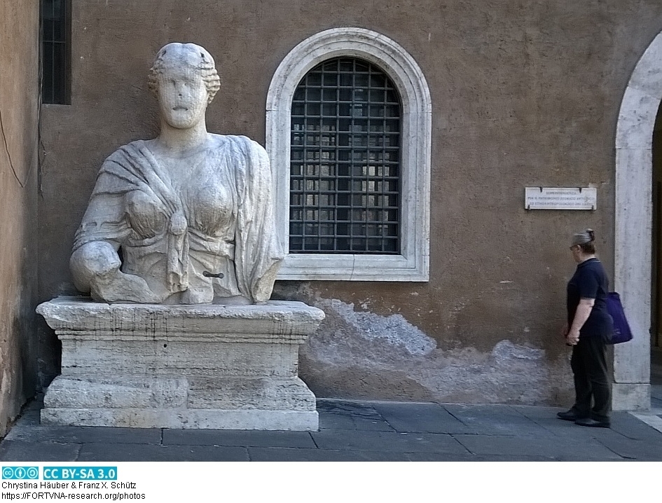 Kolossale ISIS Statue aus Marmor - Madama Lucrezia - Rom, Photo by Chrystina Häuber, Franz Xaver Schütz
