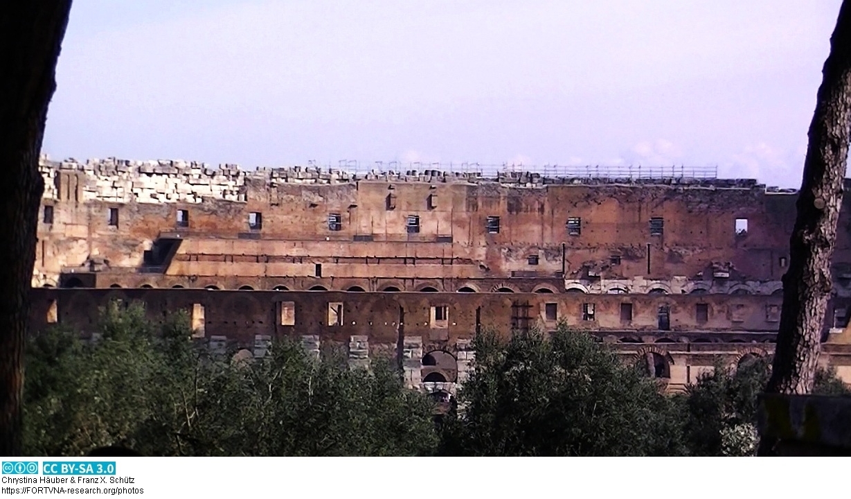 Das Colosseum in Rom - AMPHITHEATRUM, Photo by Chrystina Häuber, Franz Xaver Schütz