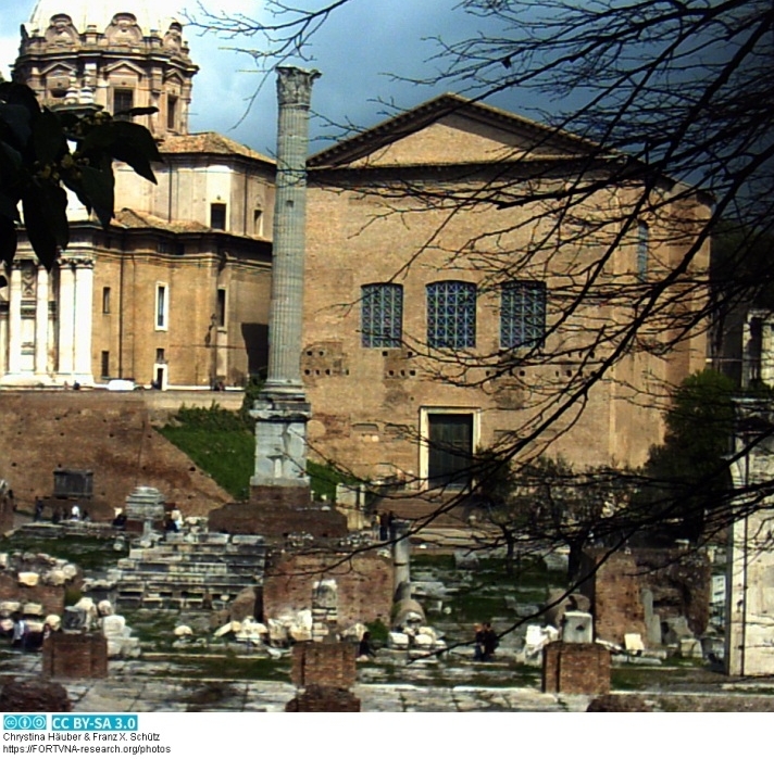 CURIA IULIA, Rom, Photo by Franz Xaver Schütz, Chrystina Häuber