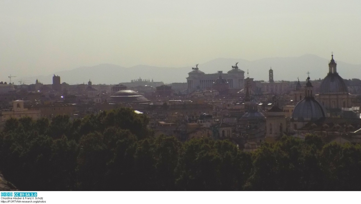 Engelsburg, Mausoleum des Hadrian, Castel Sant’Angelo - Blick von der Engelsburg in Richtung der Kuppel des Pantheon