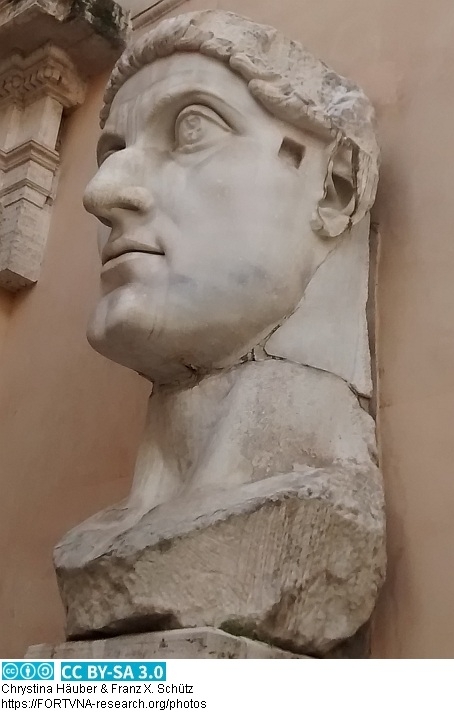 Fragmente einer Kolossalstatue des Kaisers Hadrian - der Kopf wurde umgearbeitet in ein Portrait des Kaisers Konstantin der Große, Photo by Chrystina Häuber, Franz Xaver Schütz