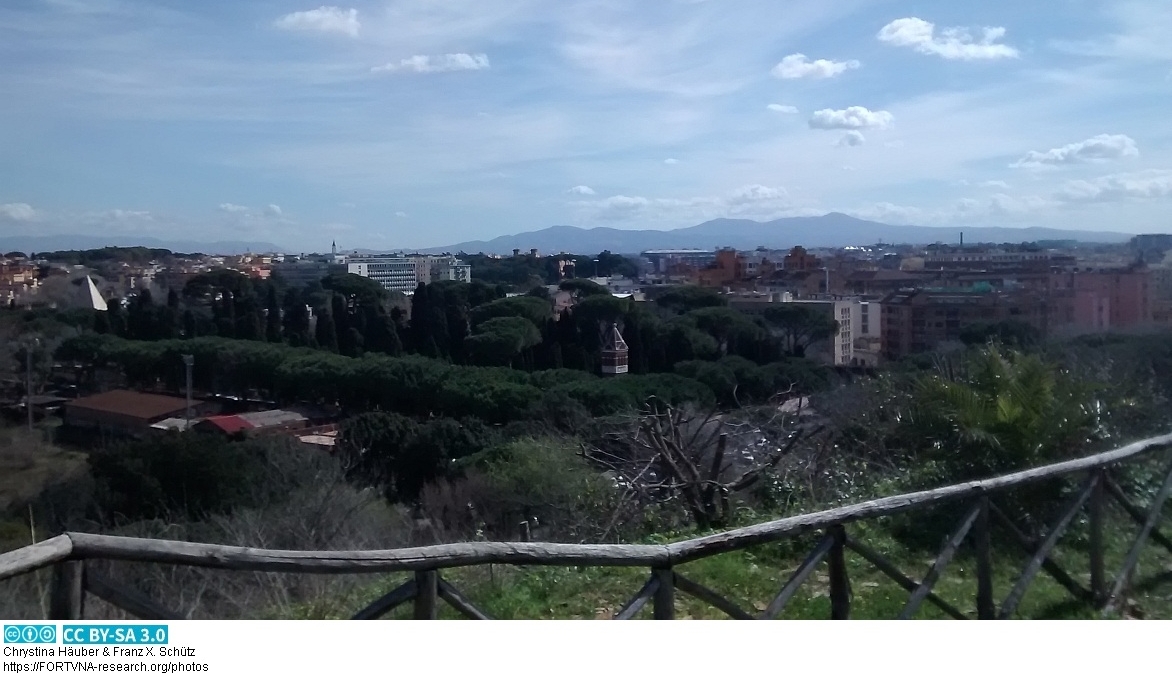 Monte Testaccio, Rom - anthropogenetische Geomorphologie - Scherbenberg, Photo by Chrystina Häuber, Franz Xaver Schütz