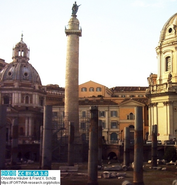 Fig. 4.1.1. The Column of Trajan, seen from the south (with the columns of the Basilica Ulpia in the foreground). Photo:
          F.X. Schütz (March 2006), Franz Xaver SCHÜTZ, Chrystina HÄUBER