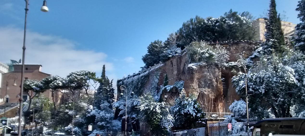 Schnee in Rom Kapitol, Photo by Franz Xaver Schütz, Chrystina Häuber