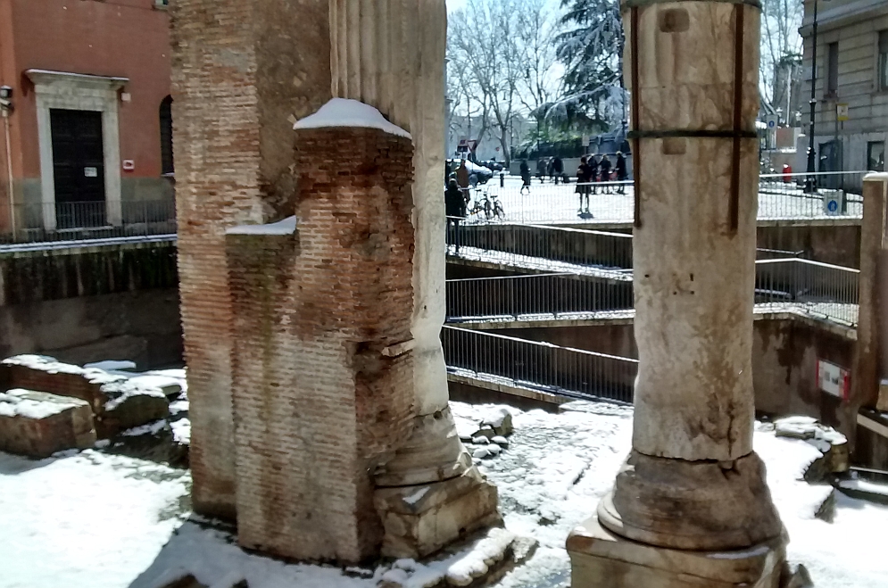 Schnee in Rom Porticus Octaviae Bild 2, Photo by Franz Xaver Schütz, Chrystina Häuber