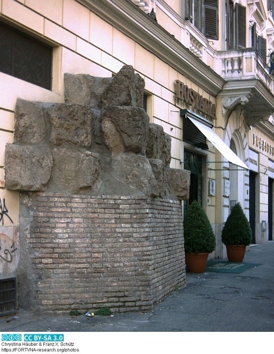 Servianische Stadtmauer Via Carlo Alberto , Rom , Photo by Franz Xaver Schütz, Chrystina Häuber