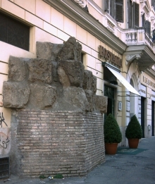 Servianische Stadtmauer Via Carlo Alberto Rom, Photo by Chrystina Häuber, Franz Xaver Schütz