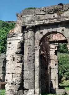 Via tecta ? - Porticus - Forum Holitorium - Porticus Triumphi, Rom in Rom, Photo by Franz Xaver Schütz and Chrystina Häuber