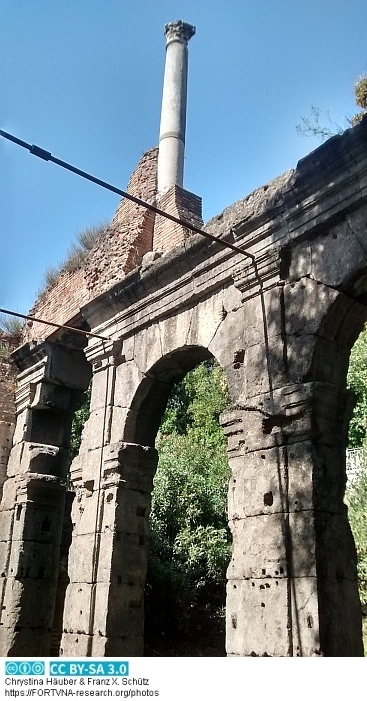 Via tecta ?, Porticus , Forum Holitorium , Porticus Triumphi , Rom, Photo by Franz Xaver Schütz, Chrystina Häuber