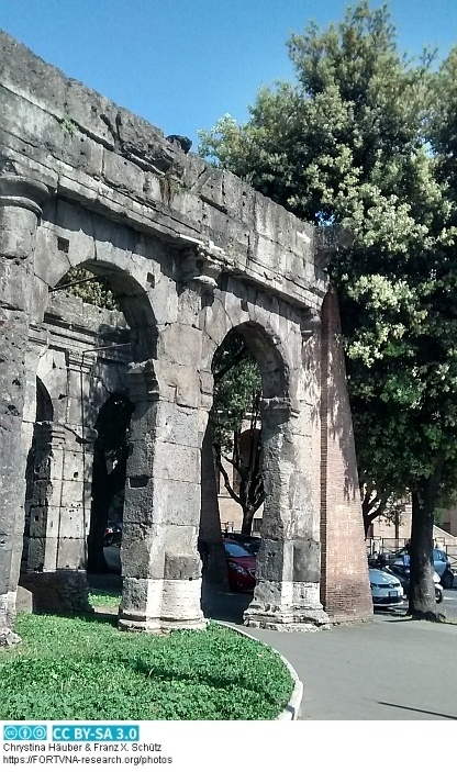 Via tecta ?, Porticus , Forum Holitorium , Porticus Triumphi , Rom, Photo by Franz Xaver Schütz, Chrystina Häuber