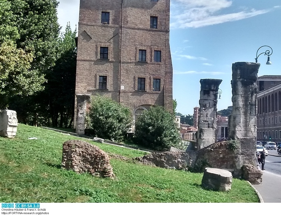 Via tecta ?, Porticus , Forum Holitorium , Porticus Triumphi , Rom, Photo by Franz Xaver Schütz, Chrystina Häuber